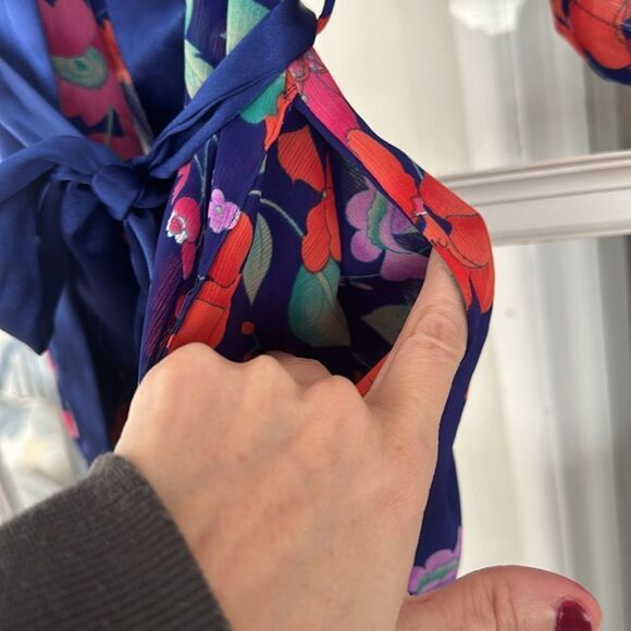 VINTAGE VICTORIA’S SECRET GOLD LABEL SILK ROBE - Picture 5 of 7